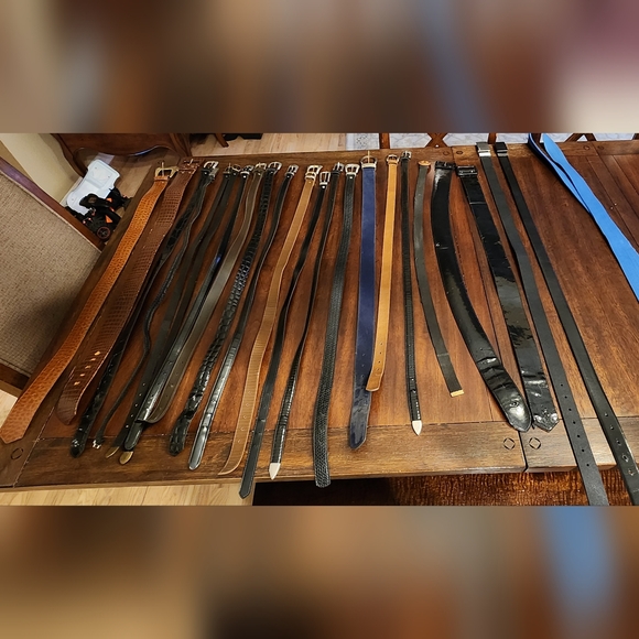 Lot Of 22 Womens /Mens Vintage & Modern Belts. Great For Poshmark Other Resale - Picture 6 of 7